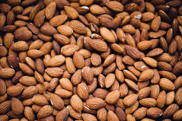 U.S. Whole Roasted Almonds 100g.